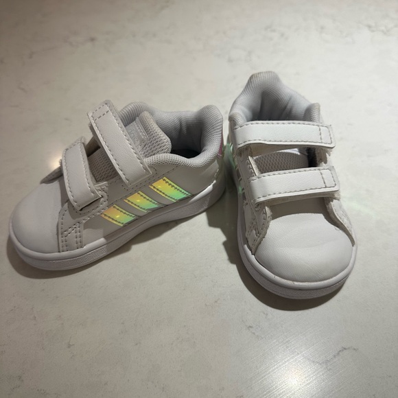 ADIDAS Grand Court 1 TODDLER Sz 4K WHITE
Iridescent leather tennis SHOES Velcro - Picture 1 of 9